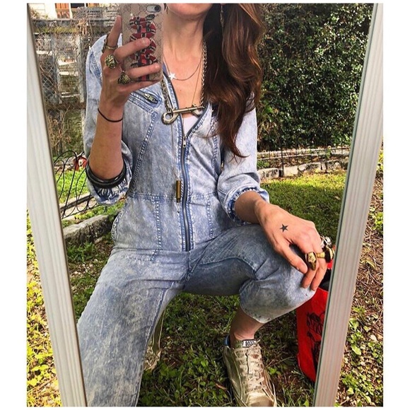 Hey guys! Welcome to my closet! ❤️❤️❤️ - Picture 2 of 8